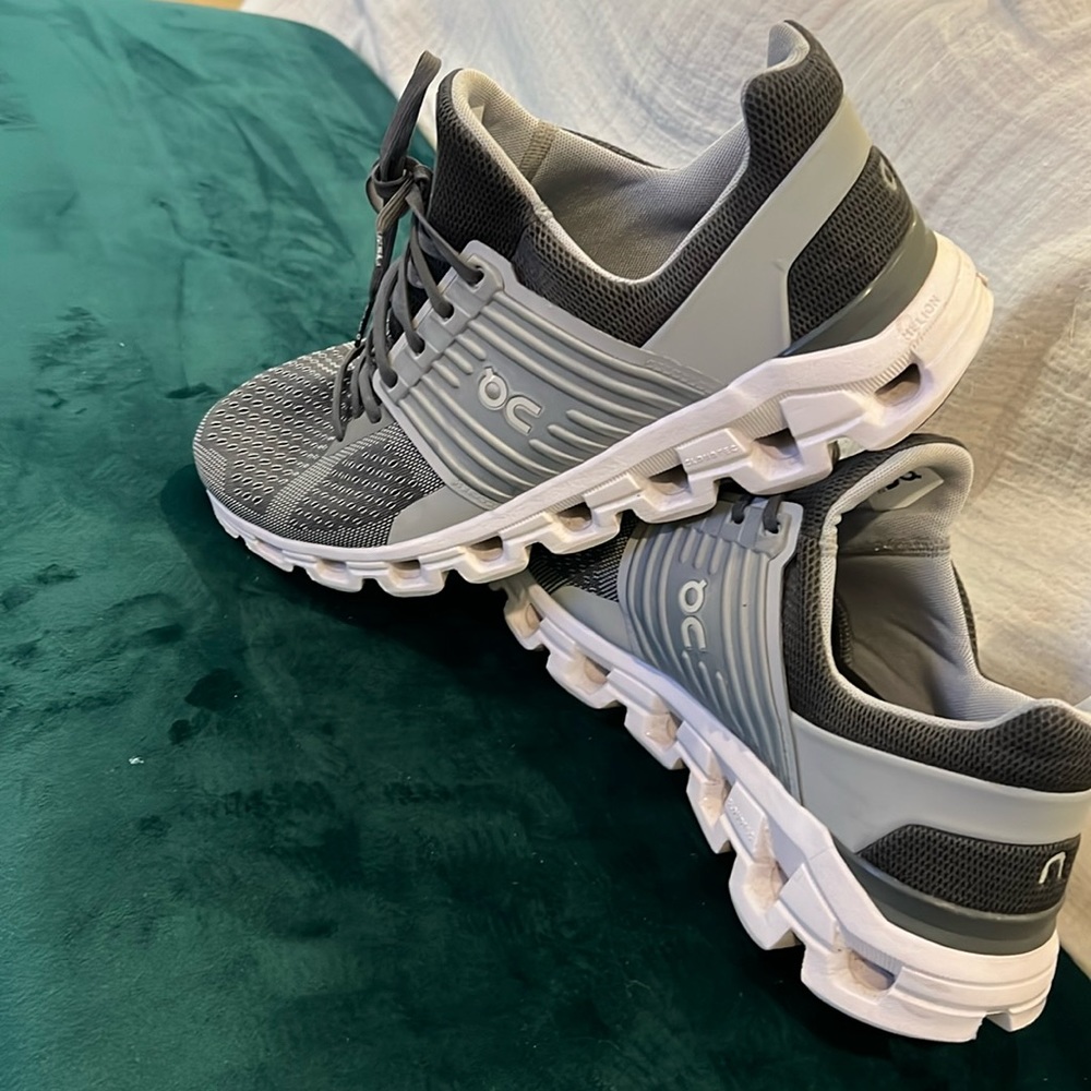 Men’s On Cloudswift shoes. Size 11